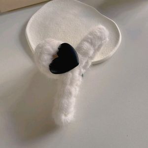 🍉5 for $25* Fuzzy Heart Hair Claw